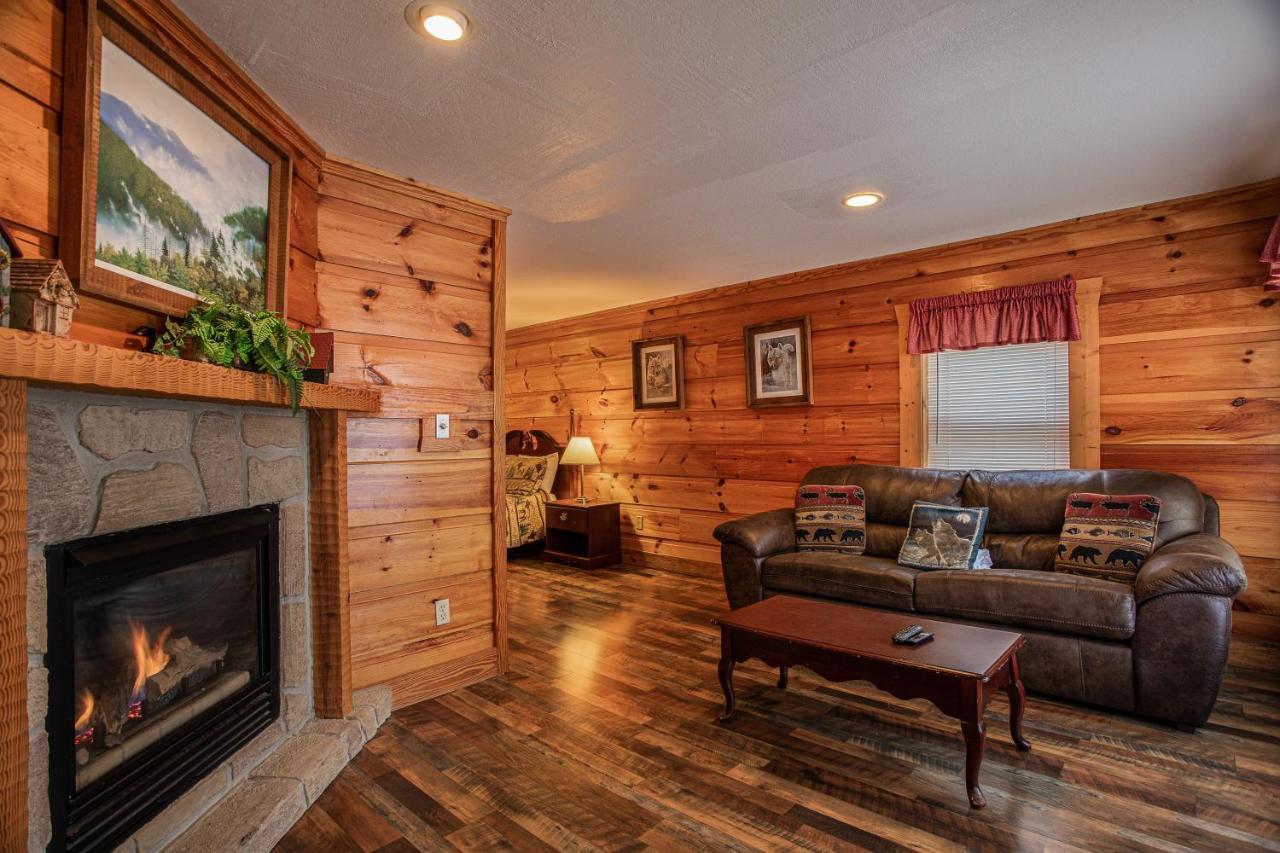 Вилла Great Wolf Cabin In Pigeon Forge! Экстерьер фото